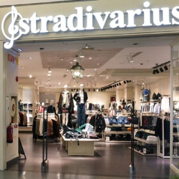 Stradivarius Store - reference to updates of the website for each collection and others. Spanish-Portuguese translator.